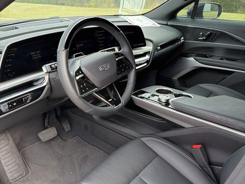 Used 2025 Cadillac Lyriq Sport image 10