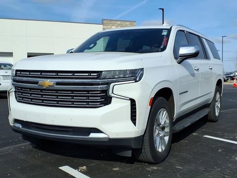 Used 2023 Chevrolet Suburban Premier image 2