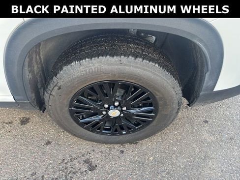 Used 2025 Chevrolet Traverse LT image 23