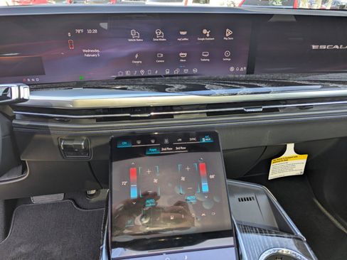 New 2025 Cadillac Escalade IQ Luxury 1 w/ Smart Trailering package image 24