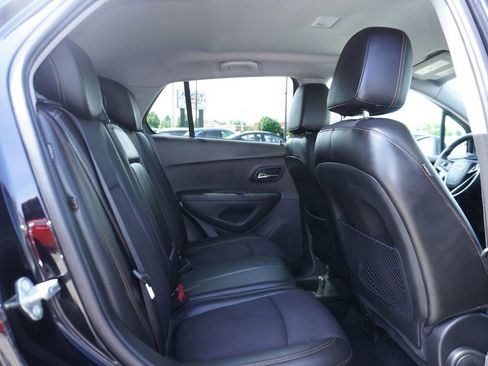 Used 2017 Chevrolet Trax LT w/ LT Convenience Package FWD image 27