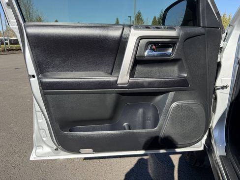 Used 2017 Toyota 4Runner SR5 image 12