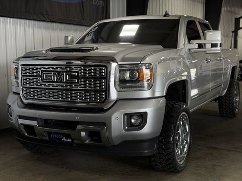 Used 2017 GMC Sierra 2500 SLT w/ Duramax Plus Package AWD/4WD image 29