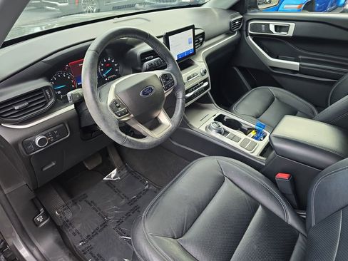 Used 2022 Ford Explorer XLT image 18