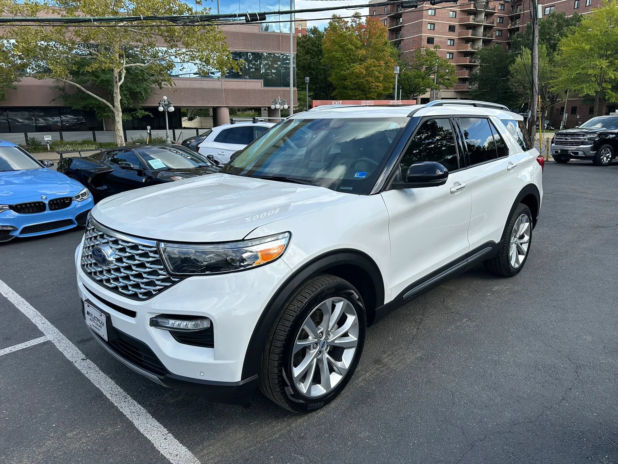 Used 2023 Ford Explorer Platinum w/ Technology Package AWD/4WD image 4