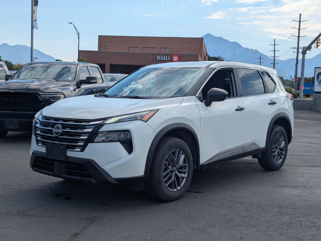 Used 2024 Nissan Rogue S AWD/4WD image 9