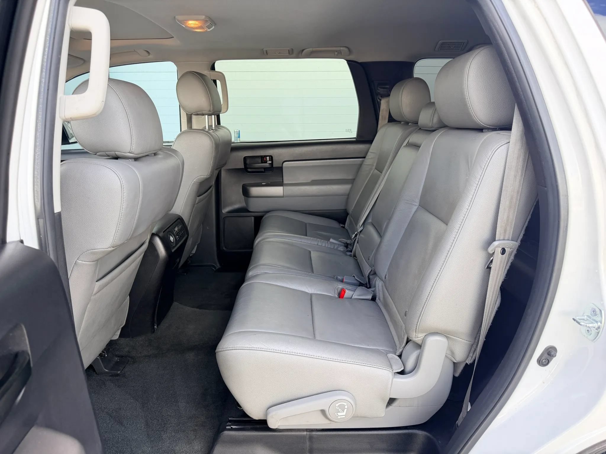 Used 2016 Toyota Sequoia SR5 w/ Premium Package AWD/4WD image 13