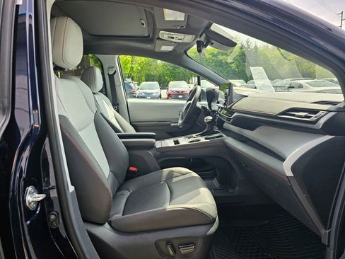 Used 2024 Toyota Sienna XSE FWD image 9
