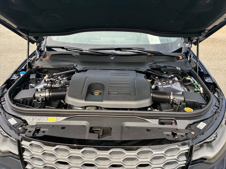 New 2026 Land Rover Discovery Limited Edition AWD/4WD image 16