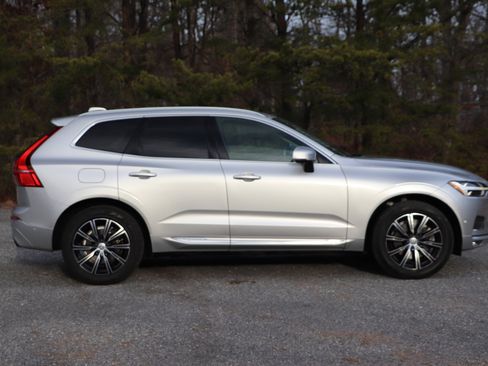 Used 2019 Volvo XC60 T6 Inscription w/ Protection Package image 2