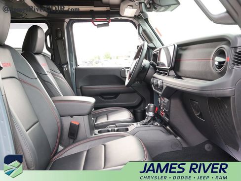 Used 2024 Jeep Wrangler Unlimited Rubicon AWD/4WD image 9
