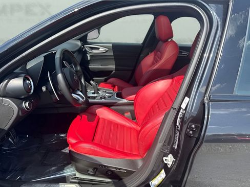 Used 2024 Alfa Romeo Giulia Veloce RWD image 9