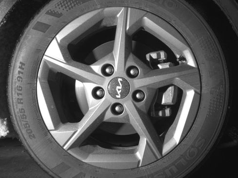 Used 2025 Kia K4 LXS image 13