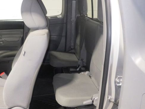 Used 2015 Toyota Tacoma 4x4 Access Cab V6 image 7