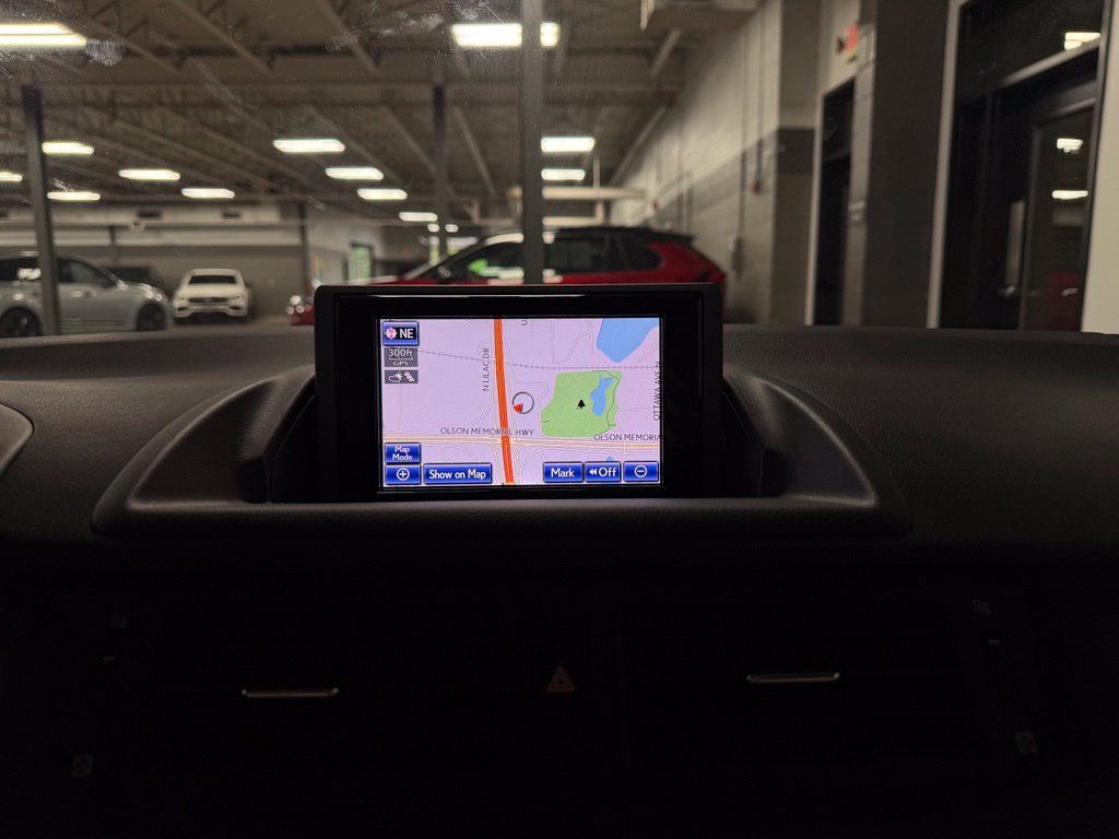 Used 2013 Lexus CT 200h w/ Premium Pkg w/Navigation FWD image 12