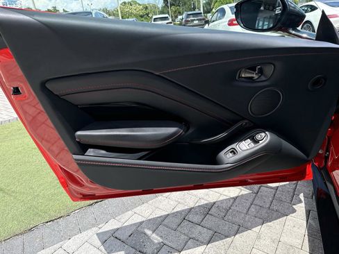 Used 2022 Aston Martin V8 Vantage Roadster RWD image 18