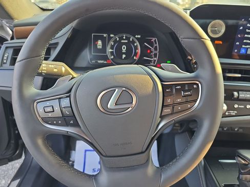 Used 2024 Lexus ES 350 w/ Premium Package image 18
