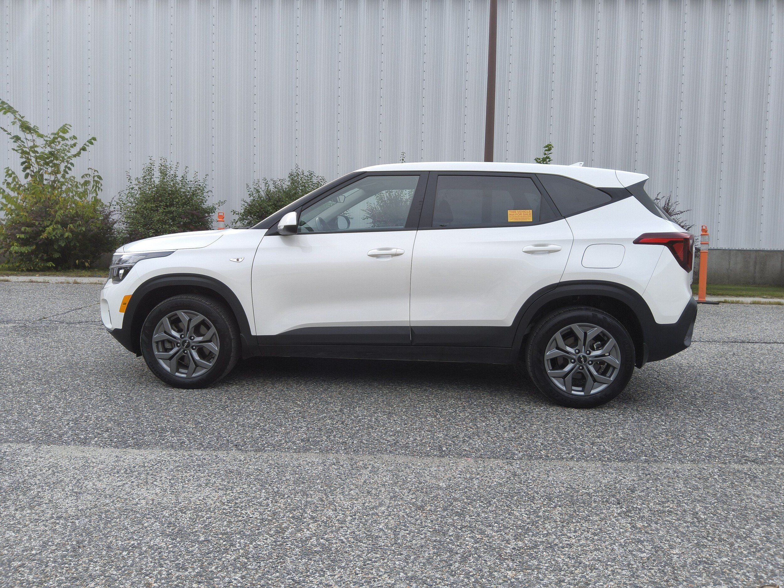 Used 2025 Kia Seltos LX AWD/4WD image 4