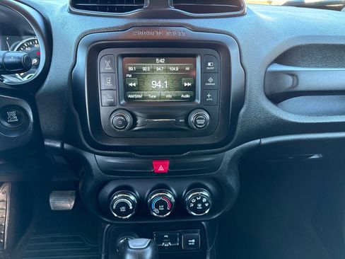 Used 2016 Jeep Renegade Latitude AWD/4WD image 19