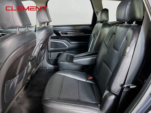 Used 2024 Kia Telluride S FWD image 32