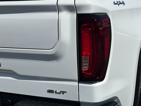 Used 2024 GMC Sierra 1500 SLT w/ SLT Premium Plus Package AWD/4WD image 27