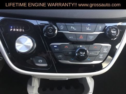 Certified 2024 Chrysler Pacifica Touring-L FWD image 27