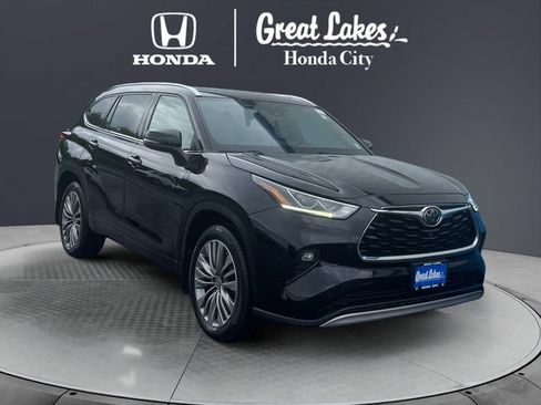 Used 2021 Toyota Highlander Platinum AWD/4WD image 1