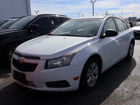 Used 2014 Chevrolet Cruze LS image 2