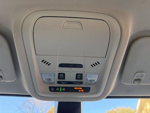 Used 2022 GMC Acadia Denali w/ Trailering Package image 29