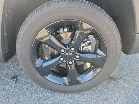 Used 2023 Jeep Grand Cherokee Altitude image 25