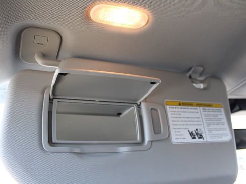 Used 2022 Mitsubishi Outlander SE image 46