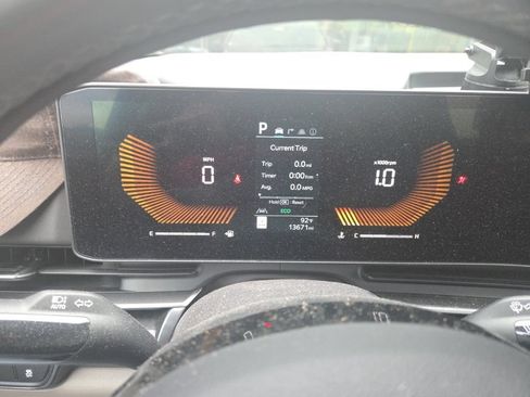 Used 2025 Kia Carnival FWD image 7