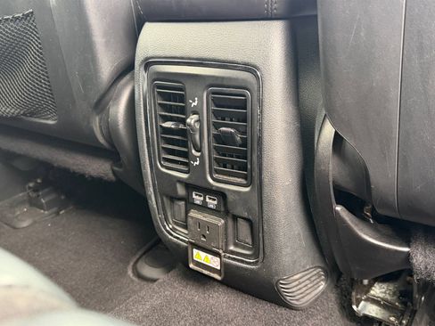 Used 2019 Jeep Grand Cherokee Limited w/ Trailer Tow Group IV AWD/4WD image 18