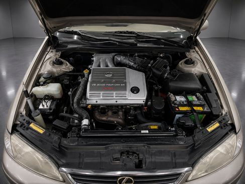 Used 2000 Lexus ES 330 FWD image 9