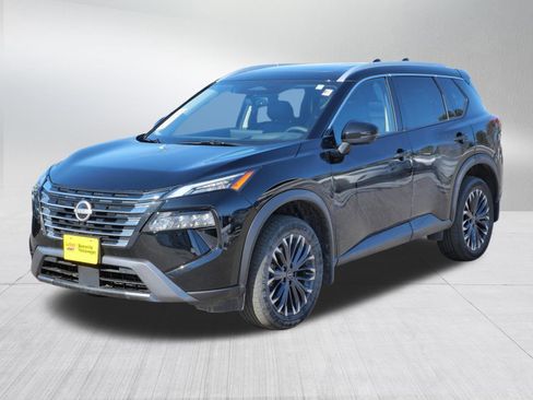 Used 2025 Nissan Rogue SL w/ Tech Package image 3