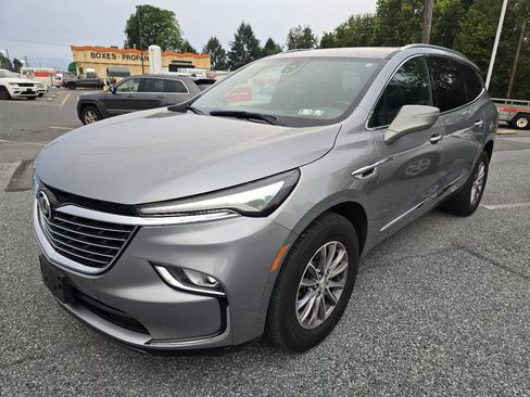 Used 2024 Buick Enclave Premium image 2