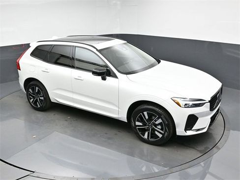 New 2026 Volvo XC60 B5 Core w/ Climate Package image 44