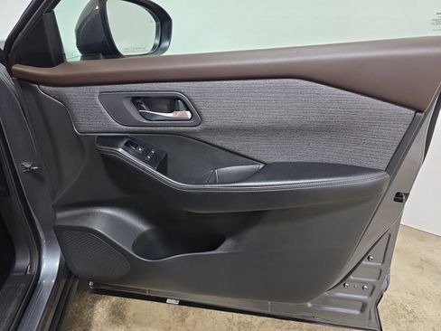 Used 2023 Nissan Rogue SV image 36