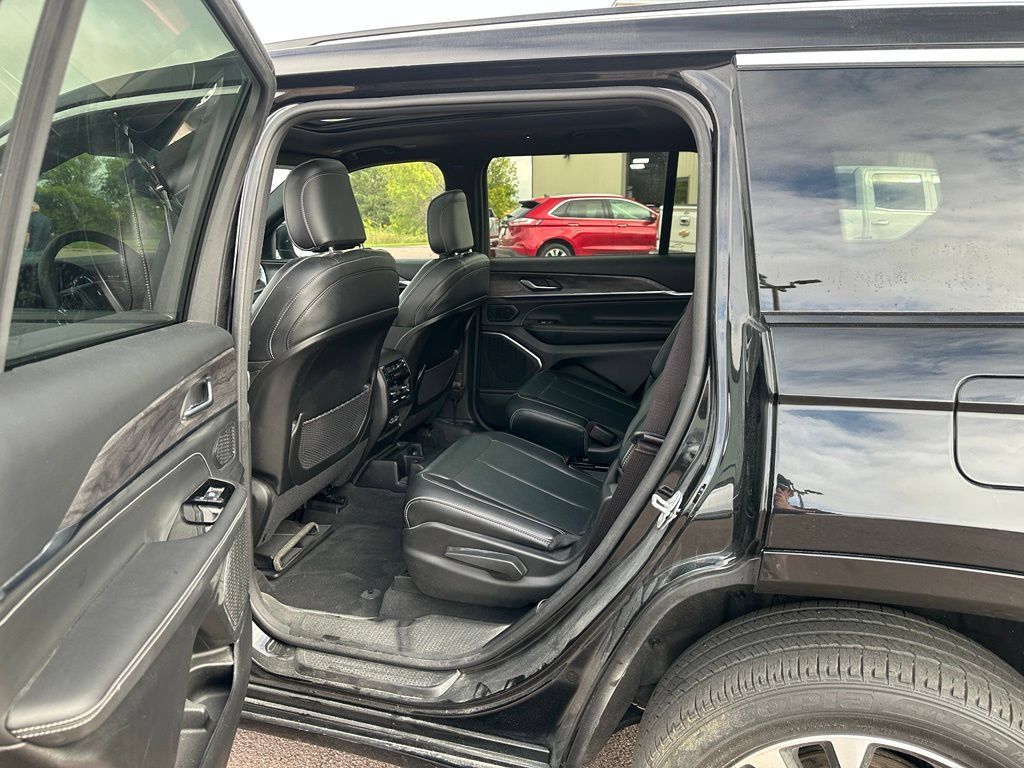 Used 2023 Jeep Grand Cherokee L Overland AWD/4WD image 20