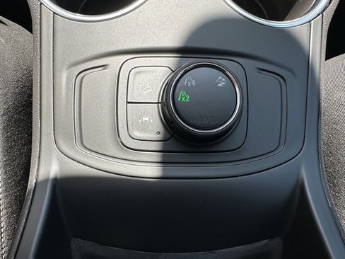 Used 2024 GMC Terrain SLE image 26