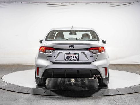 Certified 2025 Toyota Corolla SE FWD image 4