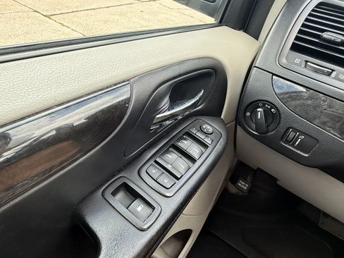Used 2015 Dodge Grand Caravan SE w/ Quick Order Package 29E SE FWD image 24