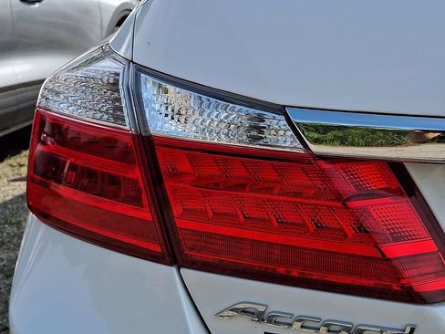 Used 2015 Honda Accord EX-L image 9