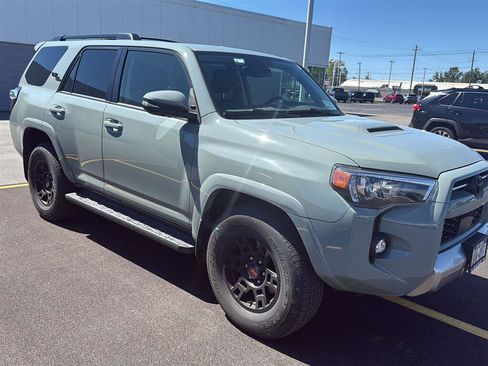 Used 2023 Toyota 4Runner TRD Off-Road Premium w/ Off Road Premium Plus Package AWD/4WD image 4