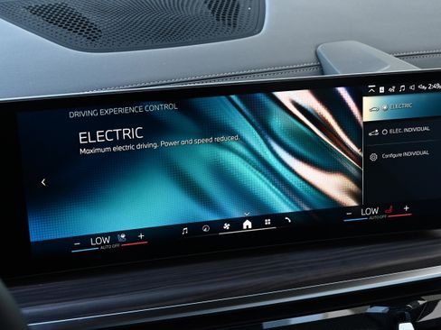 New 2026 BMW X5 xDrive50e w/ Executive Package image 31