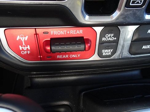 Used 2020 Jeep Gladiator Rubicon AWD/4WD image 26