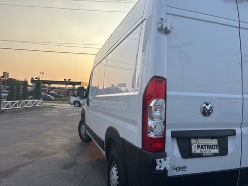 Used 2025 RAM ProMaster 2500 w/ Premium Convenience Group FWD image 7