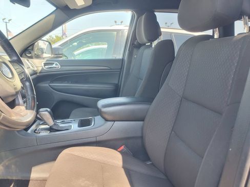 Used 2020 Jeep Grand Cherokee Laredo AWD/4WD image 6