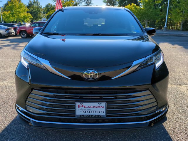New 2026 Toyota Sienna Limited AWD/4WD image 9