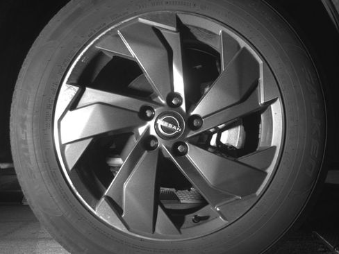 Used 2025 Nissan Rogue SV FWD image 16